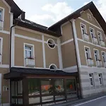 Luise Wehrenfennig & Haus Eva 3*