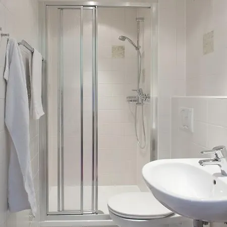 Luise Wehrenfennig & Haus Eva Gæstehus 3*