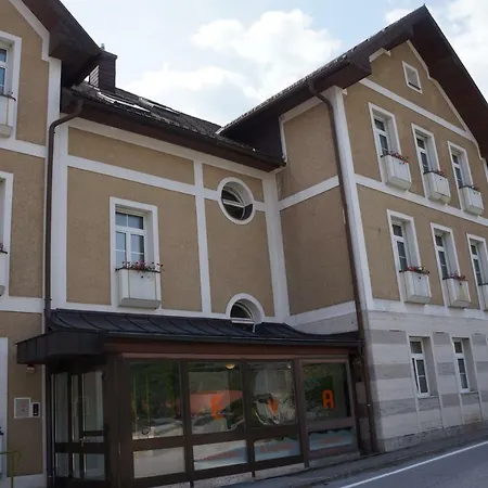 Luise Wehrenfennig & Haus Eva 3*