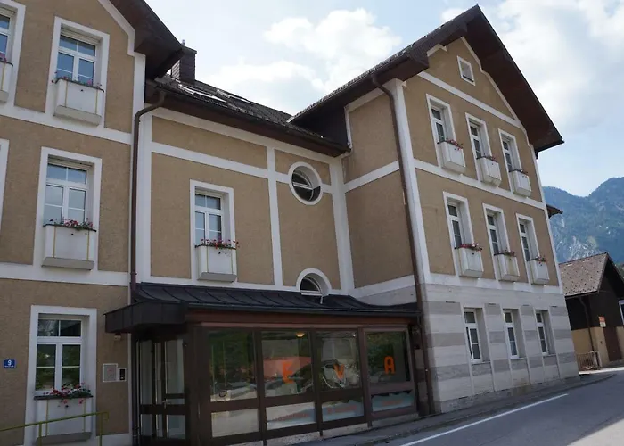 Luise Wehrenfennig & Haus Eva 3*